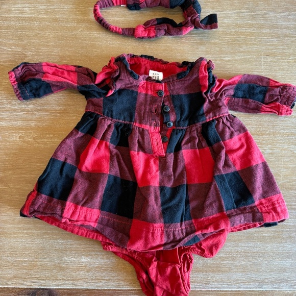 Gap 0-3 Month Holiday Outfit - Picture 1 of 1